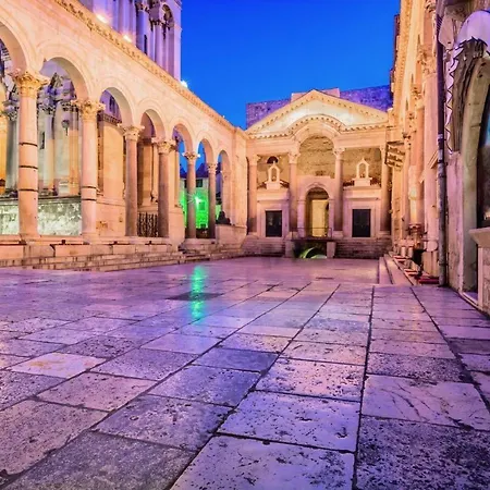 Golden View Luxury Split